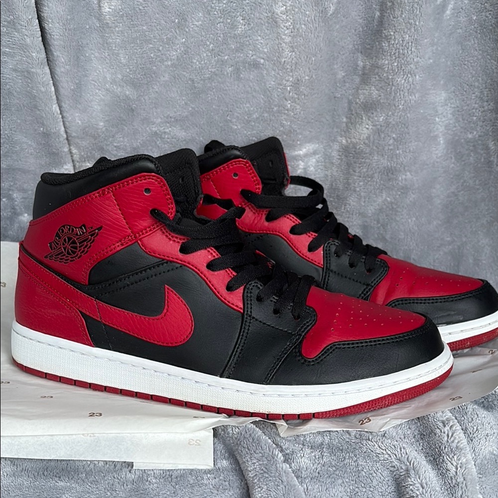 Nike Air Jordan 1 Mid "Banned" sneakers Men's Black and Red Sneakers